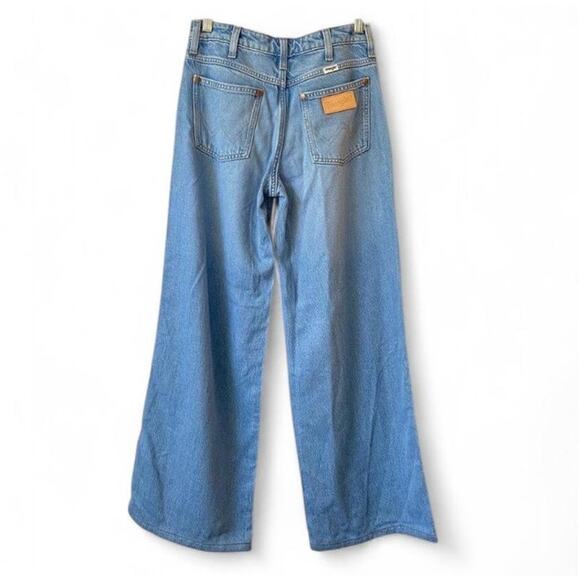 Wrangler World Wide Medium Wash Wide-leg Denim Jeans Size 24 - Picture 2 of 8